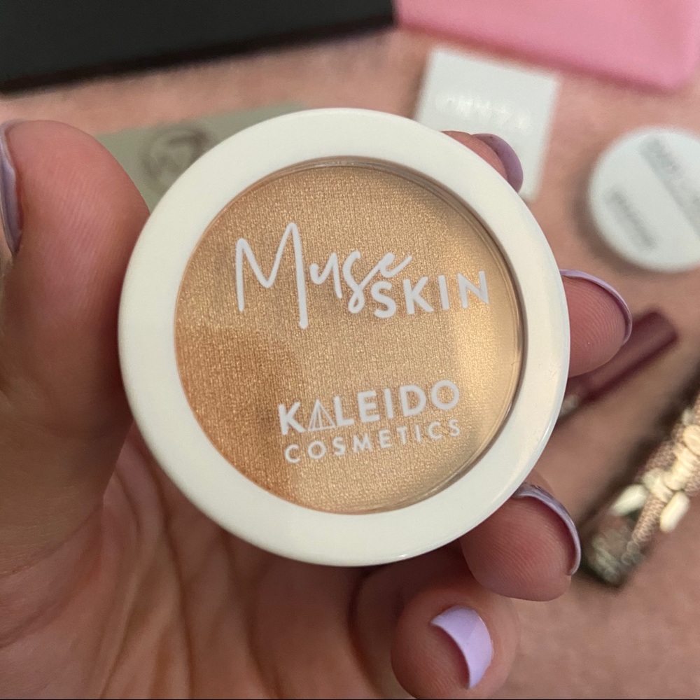 MAKEUP Bundle - Picture 8 of 12